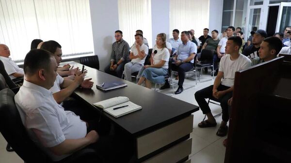 Встреча  предпринимателей с представителями компании Инмобайлс и Таможенной службы для обсуждения новых правил регистрации телефонов  - Sputnik Кыргызстан