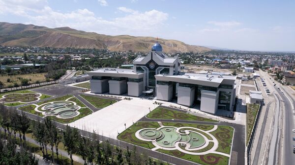 Новое здание администрации президента в Бишкеке — его почти достроили. Видео - Sputnik Кыргызстан