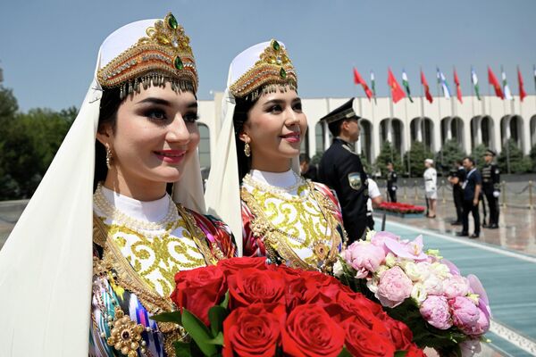 Президент Садыр Жапаров бүгүн, 18-июлда, мамлекеттик сапар менен Ташкент шаарына (Өзбекстан) барды - Sputnik Кыргызстан