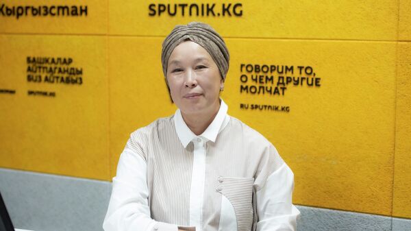 Туризм академиясынын туризм кафедрасынын башчысы, экономика илимдеринин кандидаты Нургүл Жапарова  - Sputnik Кыргызстан