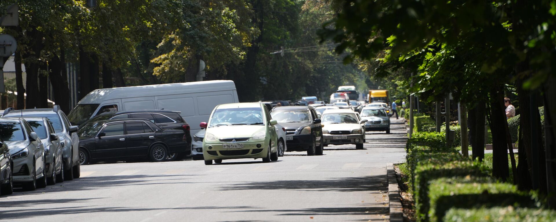 Автомобили в Бишкеке. Архивное фото - Sputnik Кыргызстан, 1920, 28.08.2025