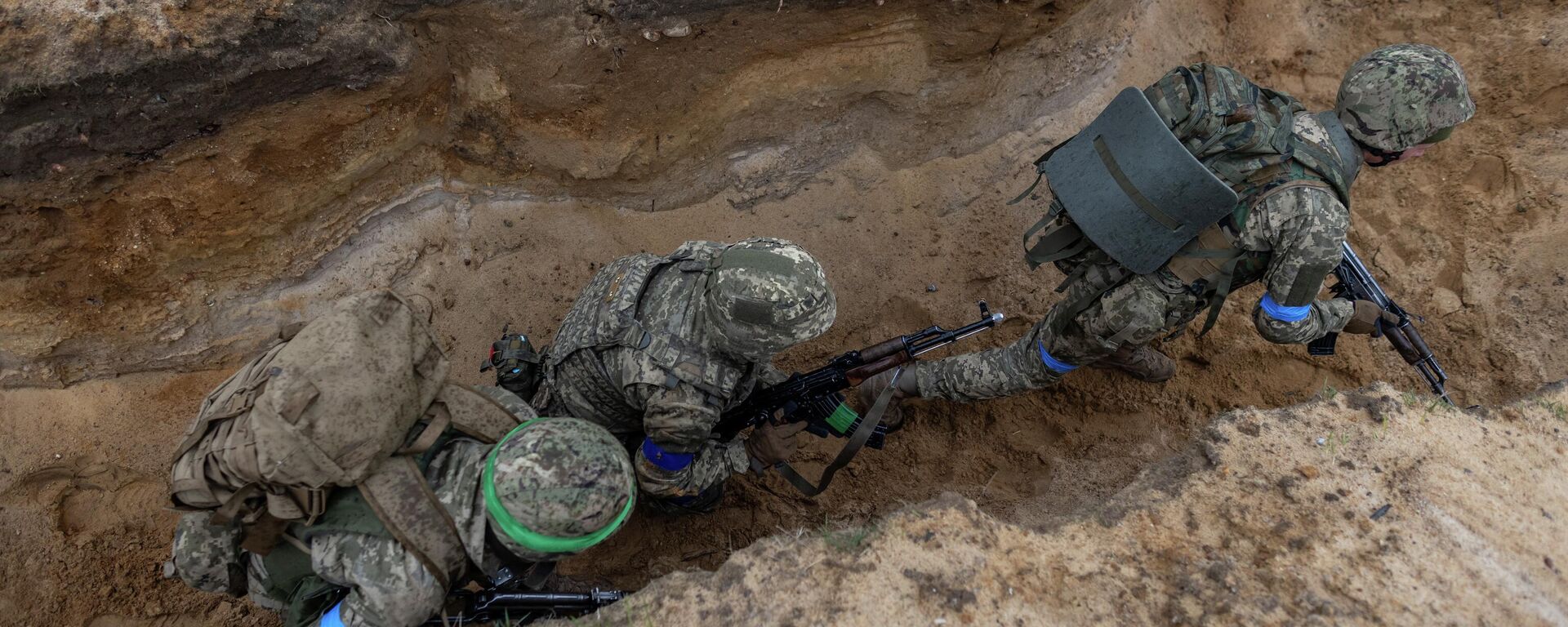 Украинские военные. Архивное фото  - Sputnik Кыргызстан, 1920, 24.07.2024