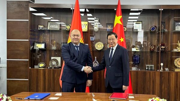 Генеральный прокурор Кыргызстана Максат Асаналиев провел встречу с Верховным народным прокурором Китая Ин Юном - Sputnik Кыргызстан