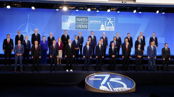Главы государств НАТО во время юбилейного саммита в Вашингтоне - Sputnik Кыргызстан