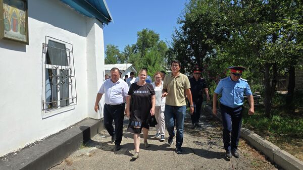 Рабочий визит заместителя главы кабмина Эдиля Байсалова в Кеминский район Чуйской области - Sputnik Кыргызстан