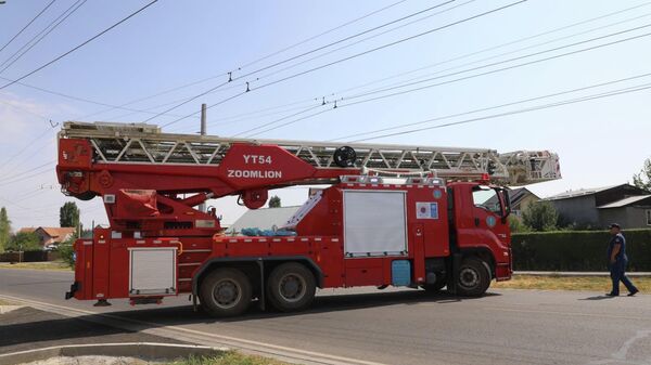 ӨКМдин Бишкектеги өрткө каршы бөлүгү 50 метрлик автошатылуу болду - Sputnik Кыргызстан