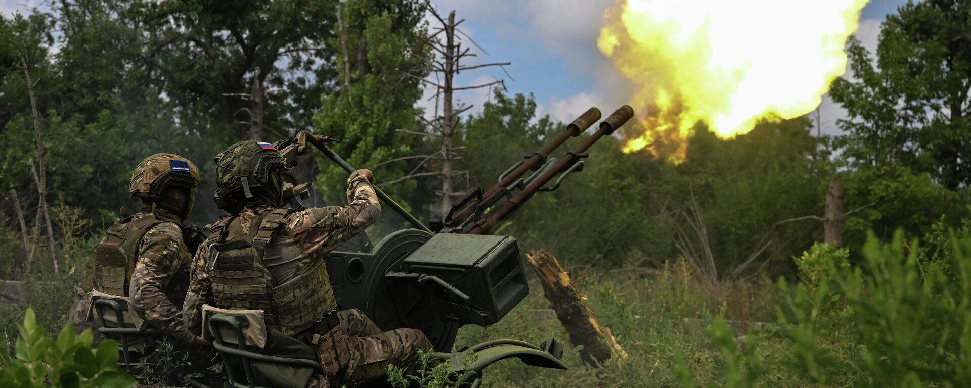 Военнослужащие подразделения противовоздушной обороны группировки Центр работают по БПЛА из зенитной установки ЗУ-23 на боевых позициях СВО - Sputnik Кыргызстан, 1920, 07.08.2024