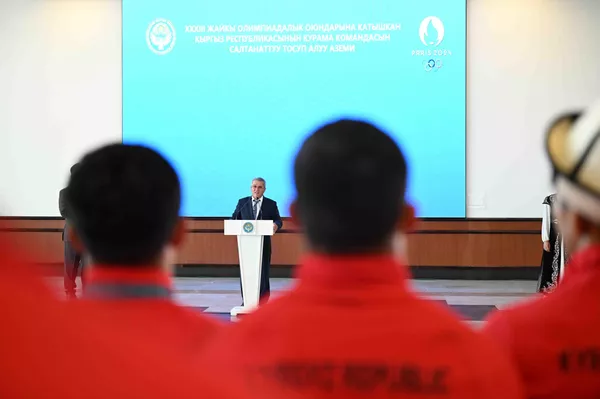 В аэропортy &quot;Манас&quot; торжественно встретили олимпийскую сборную Кыргызстана. - Sputnik Кыргызстан