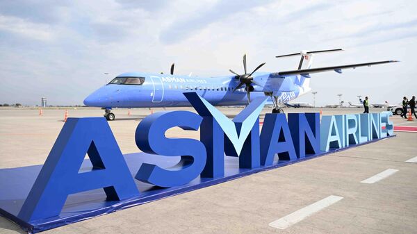 Самолет Bombardier Dash 8 Q400, приобретенный для государственной авиакомпании Asman Airlines. Архивное фото  - Sputnik Кыргызстан