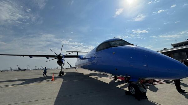 Прибытие первого самолета Bombardier Dash 8 Q400, приобретенный для государственной авиакомпании Asman Airlines  - Sputnik Кыргызстан