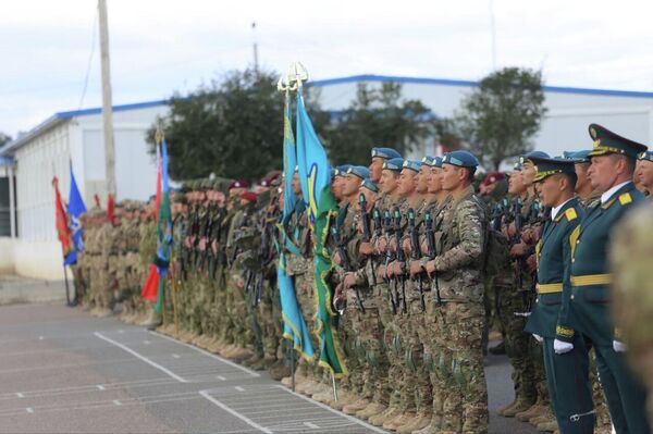 Всего задействованы более 1 500 военнослужащих и свыше 200 единиц военной техники, в том числе около 10 единиц авиационной техники и столько же морских судов - Sputnik Кыргызстан