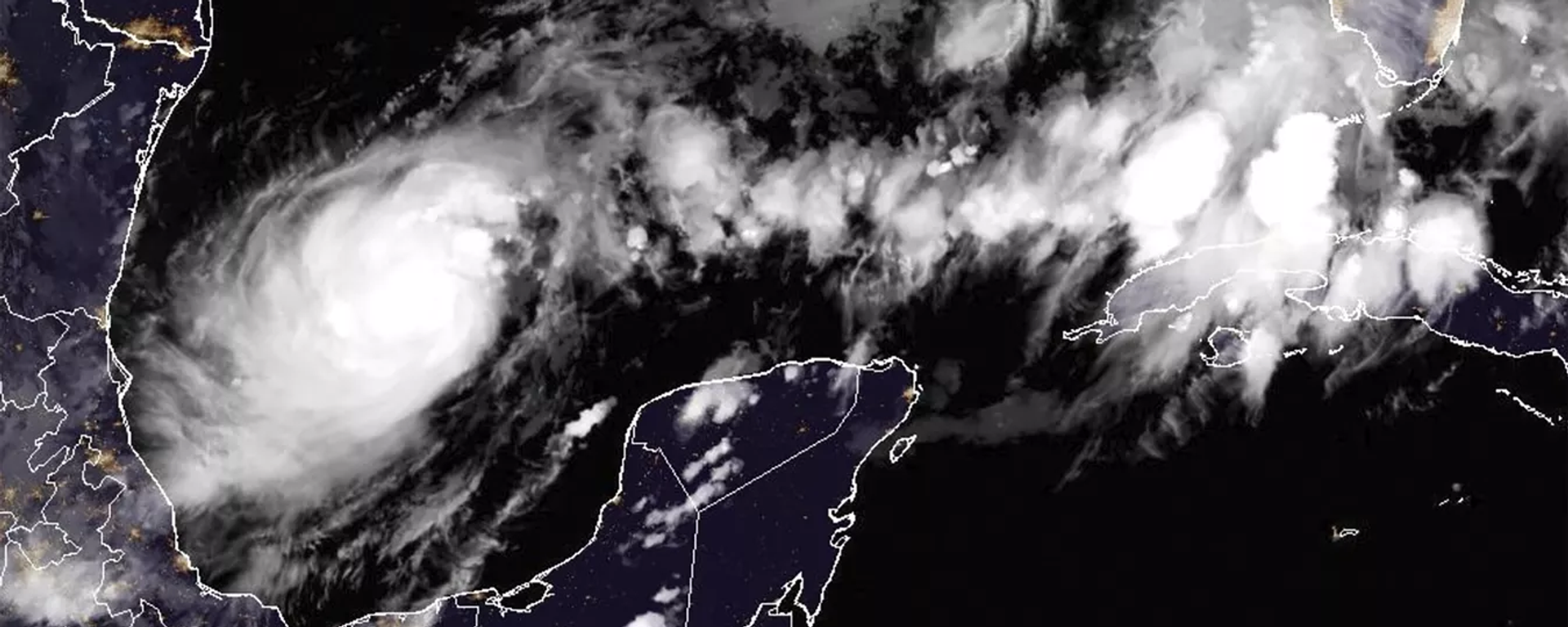 Ураган Милтон, приближающийся к побережью американского штата Флорида. Спутниковый снимок - Sputnik Кыргызстан, 1920, 09.10.2024