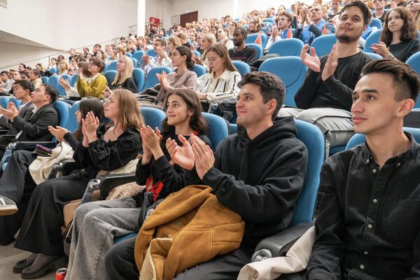 Фестиваль был организован в рамках Года семьи при поддержке Минобрнауки России - Sputnik Кыргызстан