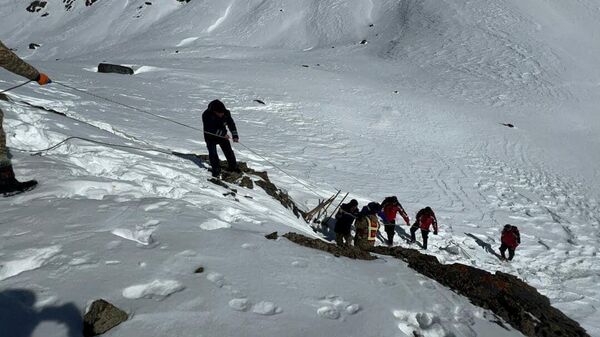 Көчкү алдында калган кишини издөө. Архив - Sputnik Кыргызстан