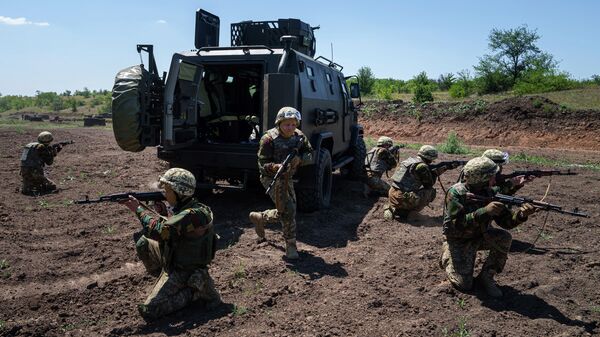 Украинские военнослужащие. Архивное фото - Sputnik Кыргызстан