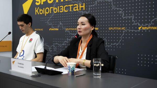 Sputnik Кыргызстан агенттигиндеги видеобөлүмдүн журналисти Кызжибек Раимова - Sputnik Кыргызстан