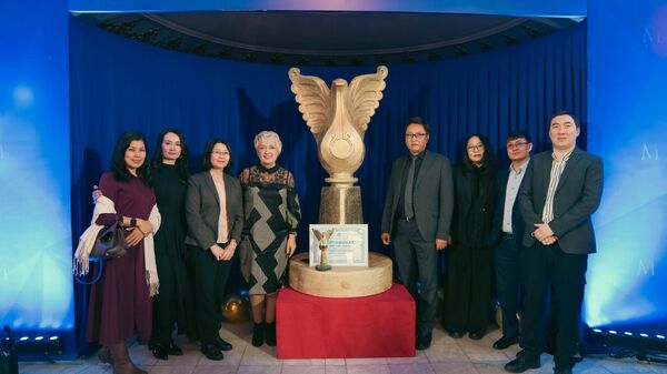 Мейкин сыйлыгын жеңип алган Sputnik Кыргызстан жамааты. Архив - Sputnik Кыргызстан