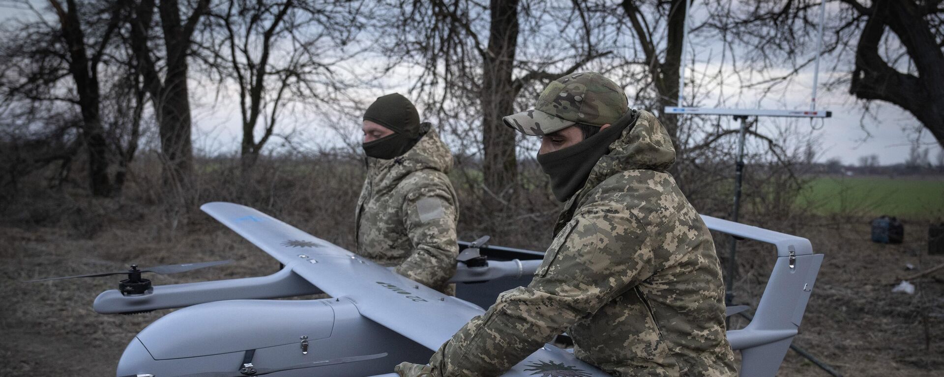 Украинские солдаты готовятся к запуску БПЛА в Донецкой области. Архивное фото - Sputnik Кыргызстан, 1920, 08.01.2025