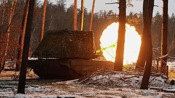 Боевая работа экипажа танка Т-90М Прорыв в зоне СВО. Архивное фото - Sputnik Кыргызстан