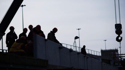 С.Собянин осмотрел ход строительства железнодорожной эстакады над путями Смоленского направления Московской железной дороги