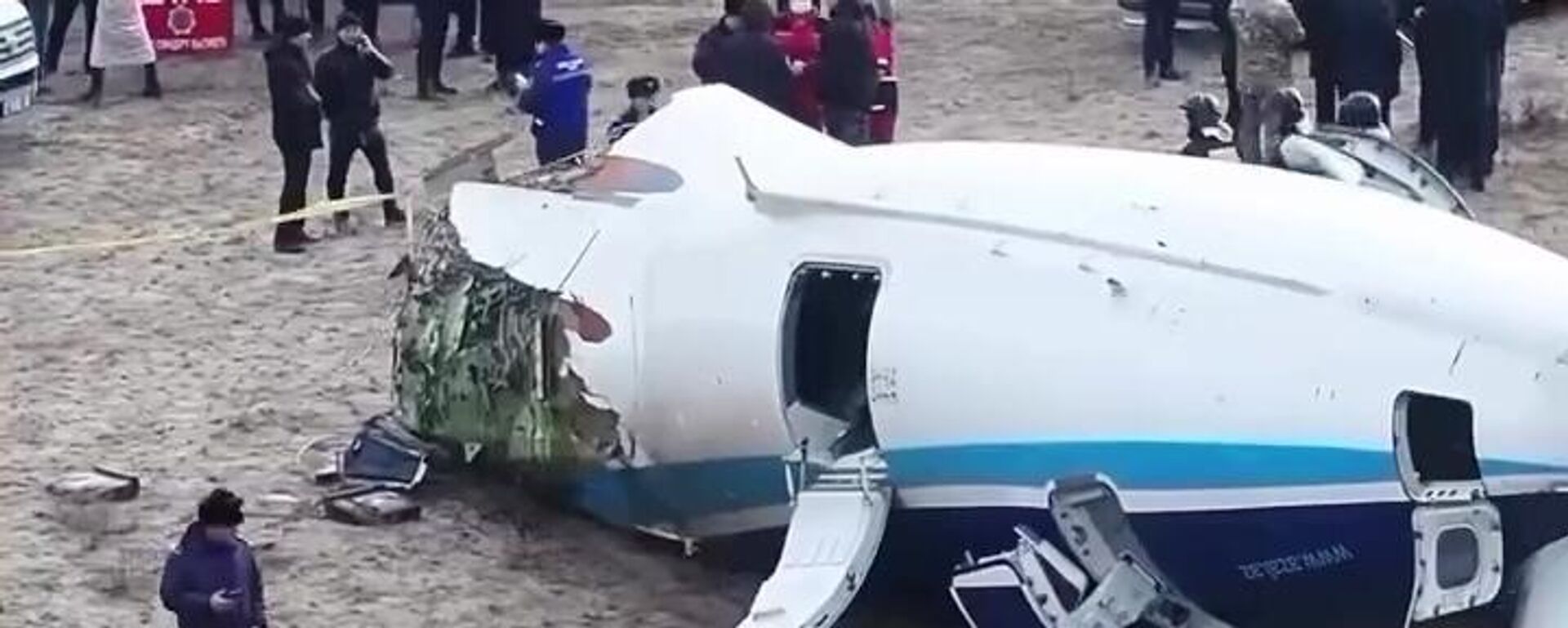 На месте крушения самолета азербайджанских авиакомпаний в Актау. Архивное фото - Sputnik Кыргызстан, 1920, 04.02.2025