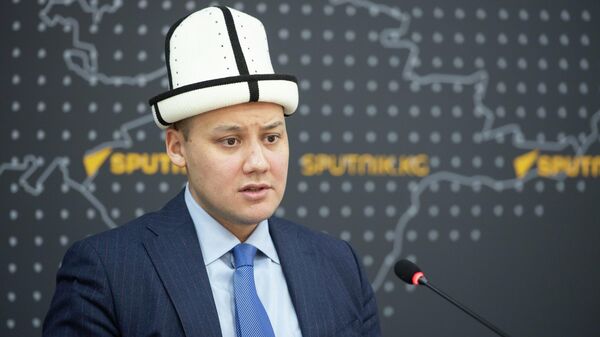 Начальник Управления контроля исполнения решений президента и кабинета министров Азамат Осмонов - Sputnik Кыргызстан