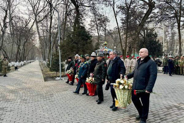 Траурный митинг прошел в Кыргызстане по случаю 36-летия вывода советских войск из Афганистана - Sputnik Кыргызстан