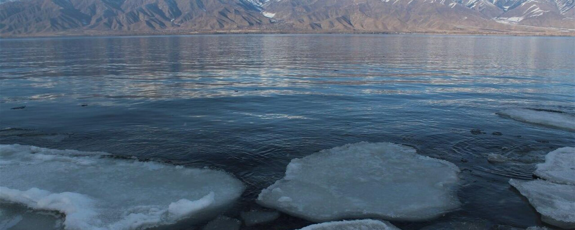 Зима на Иссык-Куле - Sputnik Кыргызстан, 1920, 19.01.2026