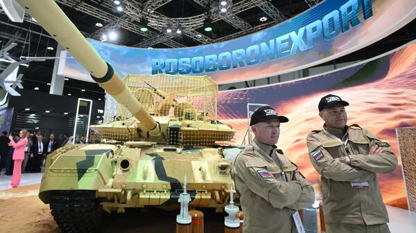 Экспортная версия танка Т-90МС Прорыв на выставке IDEX 2025 в ОАЭ - Sputnik Кыргызстан