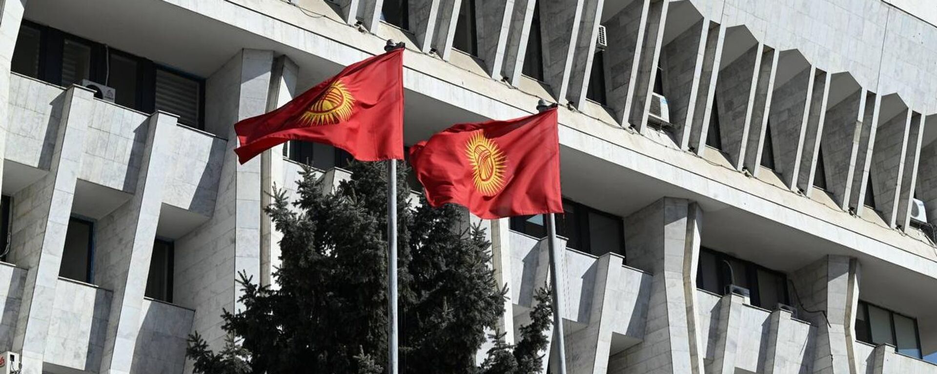 Жогорку Кеңештин имараты. Архив - Sputnik Кыргызстан, 1920, 30.11.2025