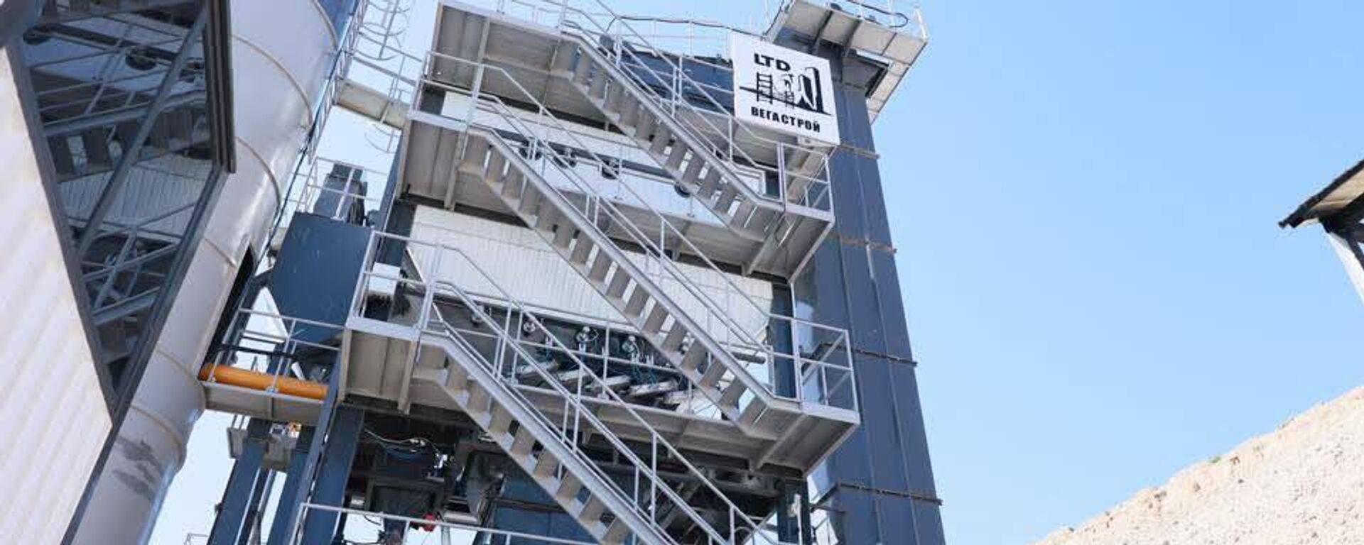  Беш-Мойнок айылында асфальт жана таш майдалоочу завод ачылды - Sputnik Кыргызстан, 1920, 13.04.2025