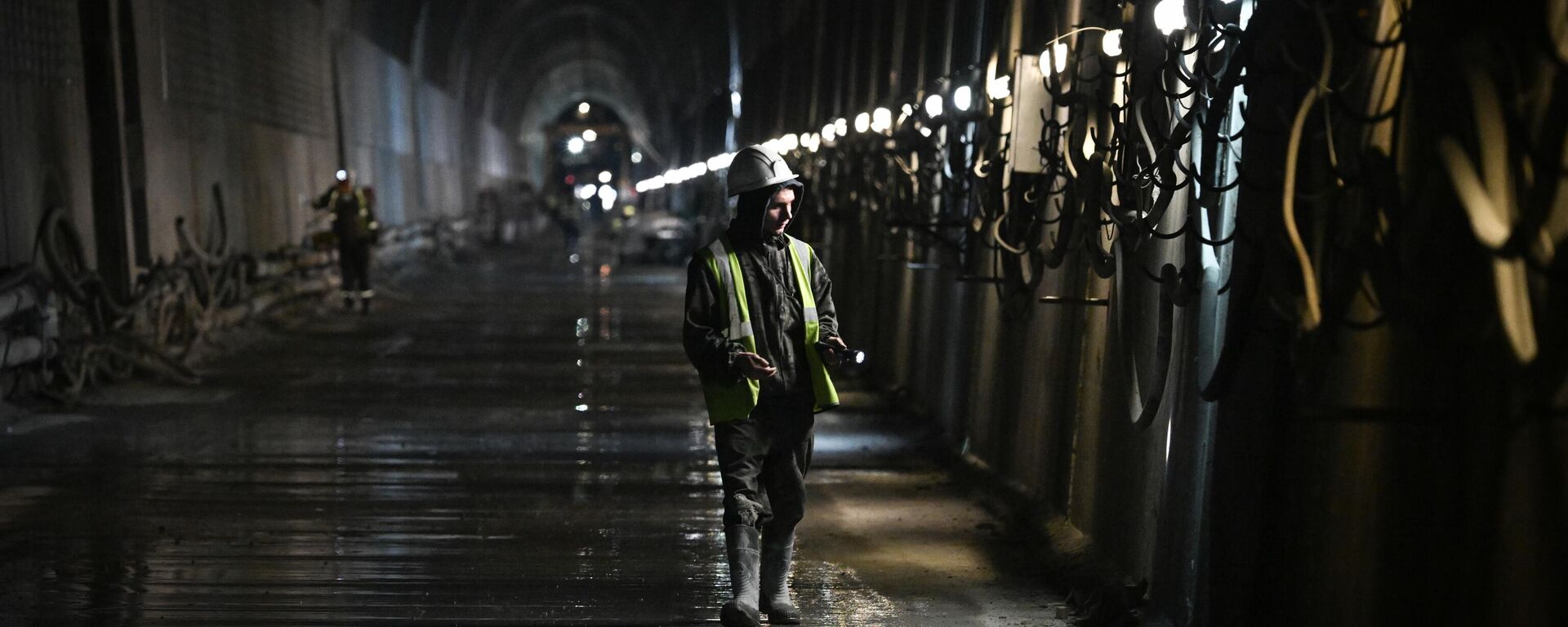 Строительные работы в тоннеле. Архивное фото - Sputnik Кыргызстан, 1920, 16.04.2025