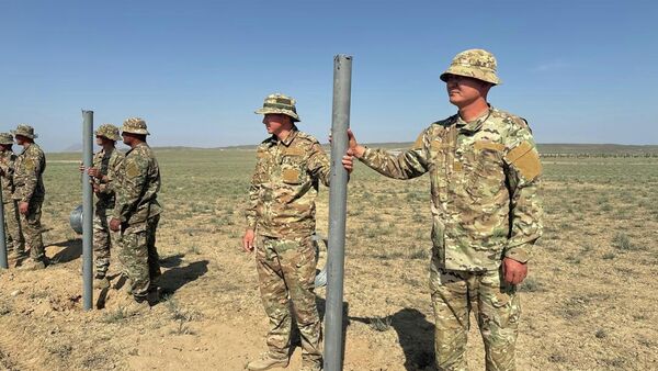 Установка проволочных ограждений на кыргызско-таджикской границе - Sputnik Кыргызстан