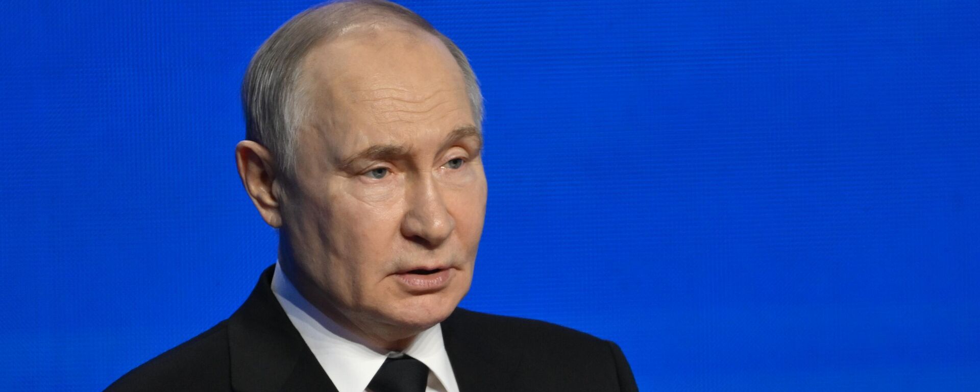 Владимир Путин на форуме Великое наследие - общее будущее  - Sputnik Кыргызстан, 1920, 29.04.2025