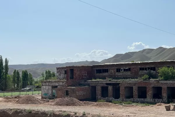 Нарын облусунун Жумгал районунда 1,14 гектар жер өкмөткө кайтарылып, ага мамлекеттик ипотека программасы аркылуу турак жай куруу пландалууда - Sputnik Кыргызстан