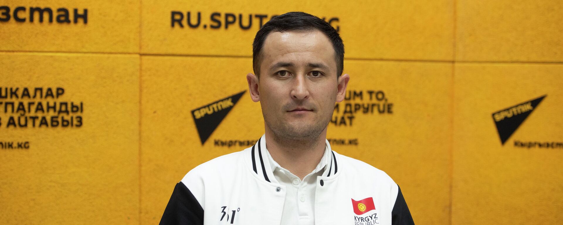 Кыргызстандын хоккей боюнча улуттук курама командасынын ага машыктыруучусу Саламат Тыналиев. Архив - Sputnik Кыргызстан, 1920, 22.07.2025