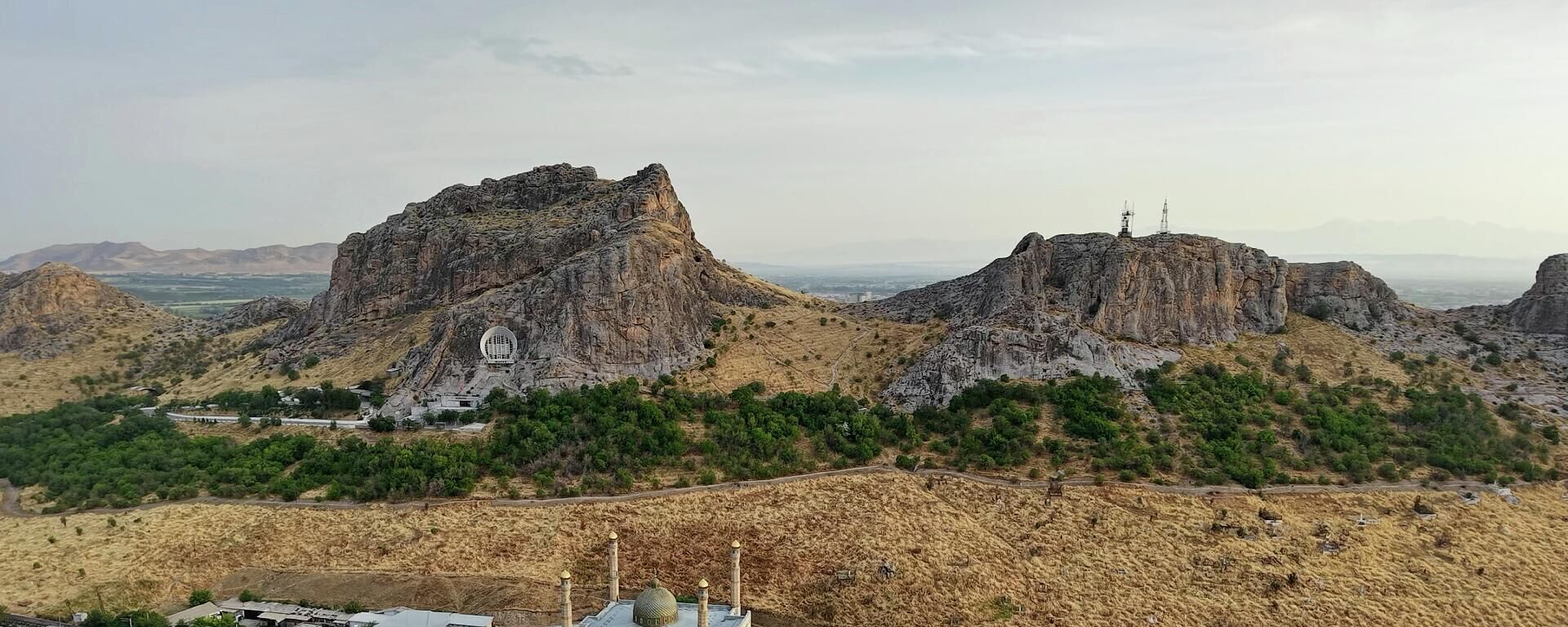 Виде на Сулайман-Тоо в Оше  - Sputnik Кыргызстан, 1920, 28.09.2025