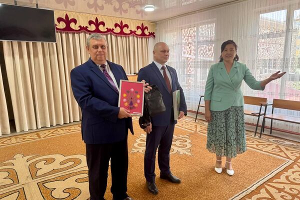 В генконсульстве уверены, что они станут важной частью учебного процесса - Sputnik Кыргызстан