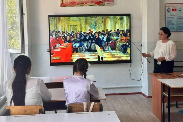 Генеральное консульство России в Оше передало специальное оборудование школе-интернату для слепых и слабовидящих детей - Sputnik Кыргызстан