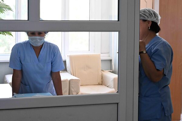 Кабарга ылайык, министрлер кабинетинин төрагасы Адылбек Касымалиев аталган мекемеге барып, анын материалдык-техникалык базасын тез арада жаңылоо зарылдыгын белгилеген - Sputnik Кыргызстан