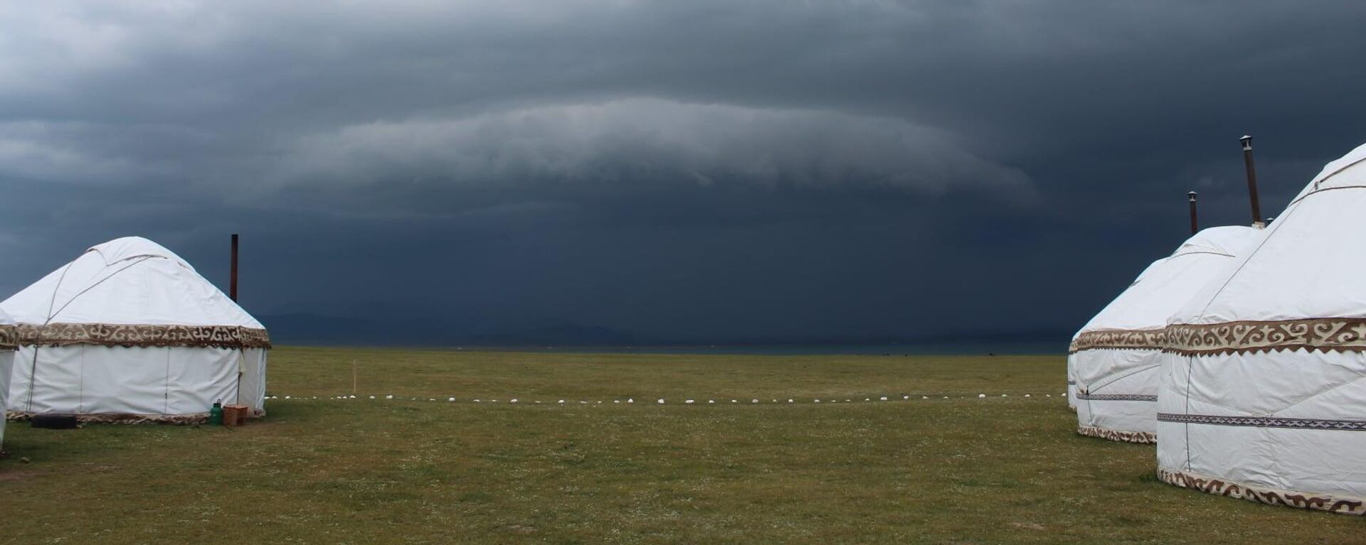 Дождь на Сон-Куле - Sputnik Кыргызстан, 1920, 18.02.2026