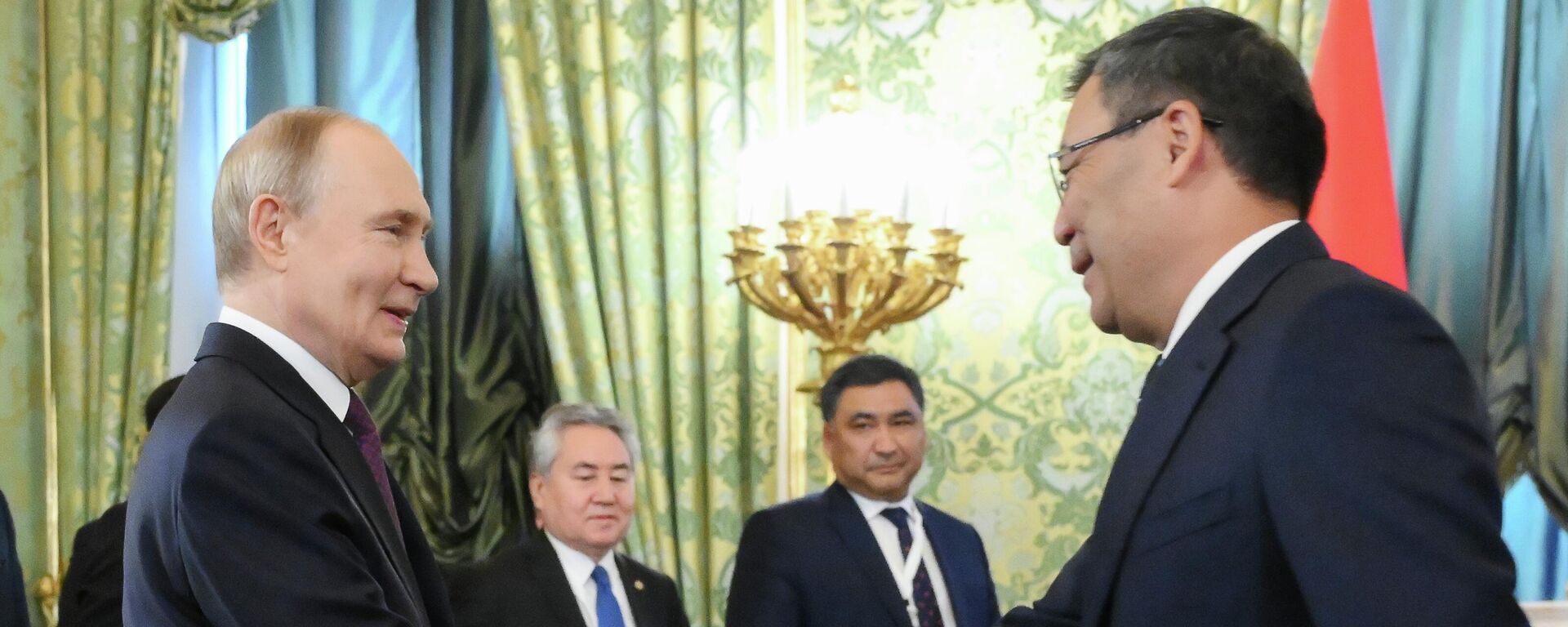 Россия президенти Владимир Путин жана Кыргызстан президенти Садыр Жапаров - Sputnik Кыргызстан, 1920, 02.07.2025
