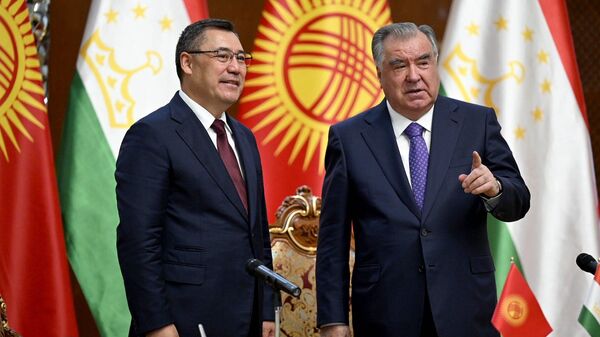 Эмомали Рахмон Борбор Азия өлкөлөрүнө аймакта биргелешкен мунай иштетүүчү завод курууну сунуштады - Sputnik Кыргызстан
