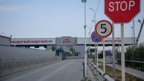 КПП Достук на кыргызско-узбекской границе в Ошской области - Sputnik Кыргызстан