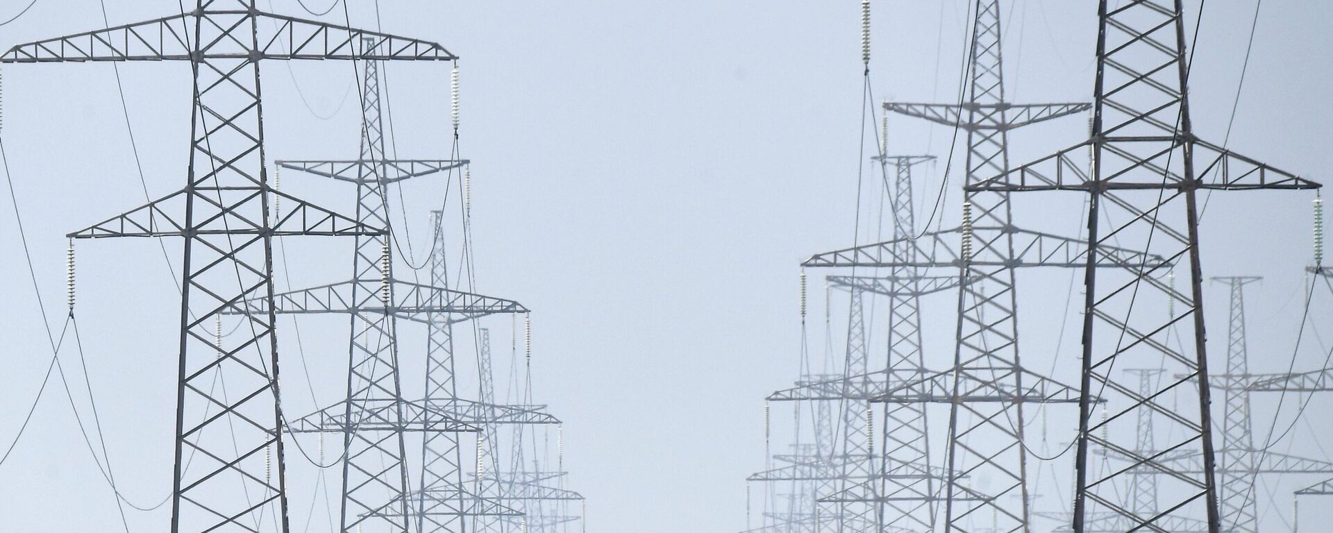 Электр линиялары. Архив - Sputnik Кыргызстан, 1920, 16.10.2025