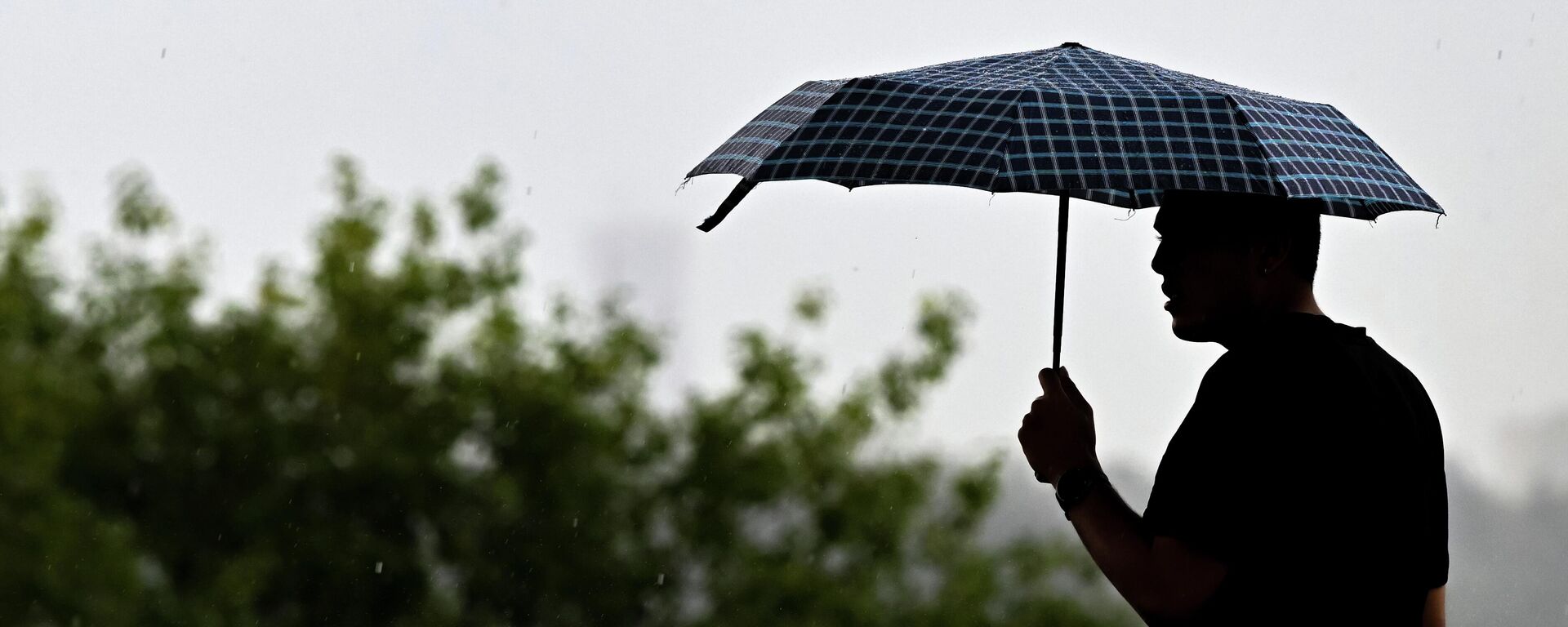 Дождь в Москве - Sputnik Кыргызстан, 1920, 22.03.2026