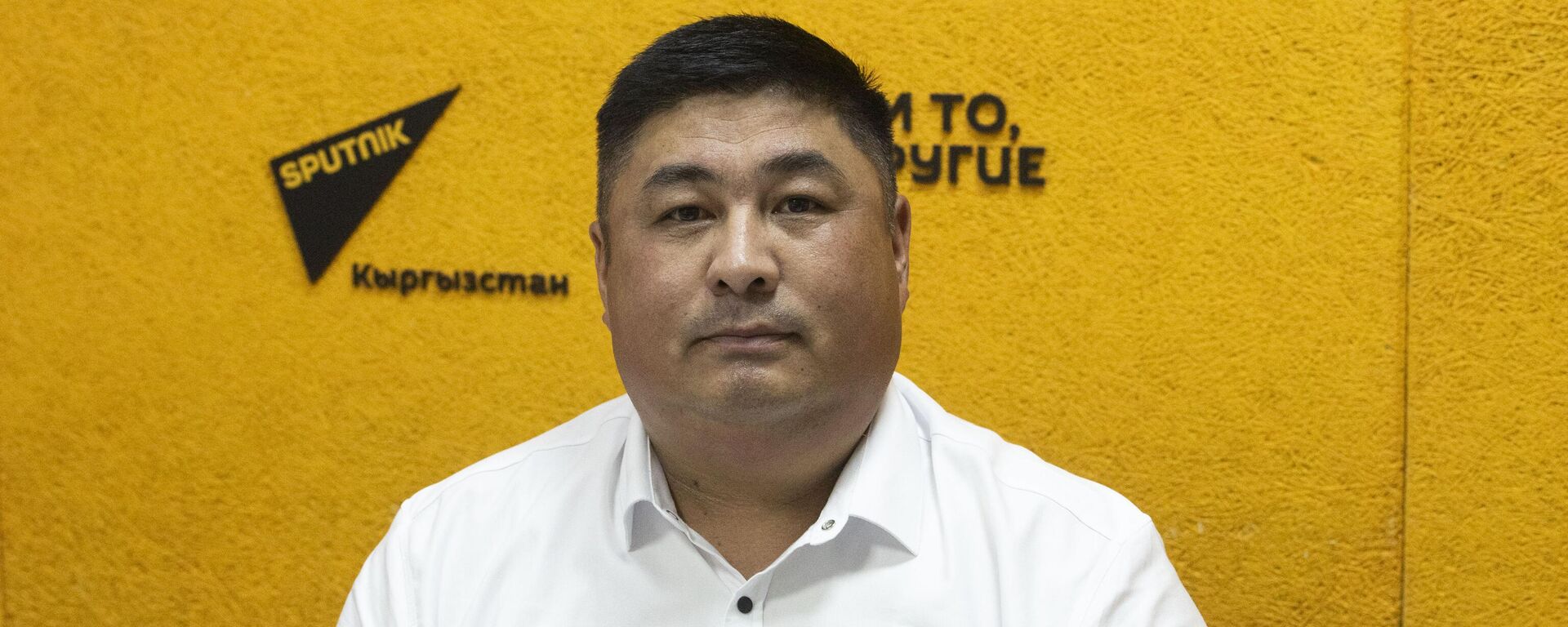 Агартуу министрлигинин мектептик, мектептен тышкаркы жана кошумча билим берүү башкармалыгынын башкы адиси Амангелди Сыдыбаев - Sputnik Кыргызстан, 1920, 18.07.2025