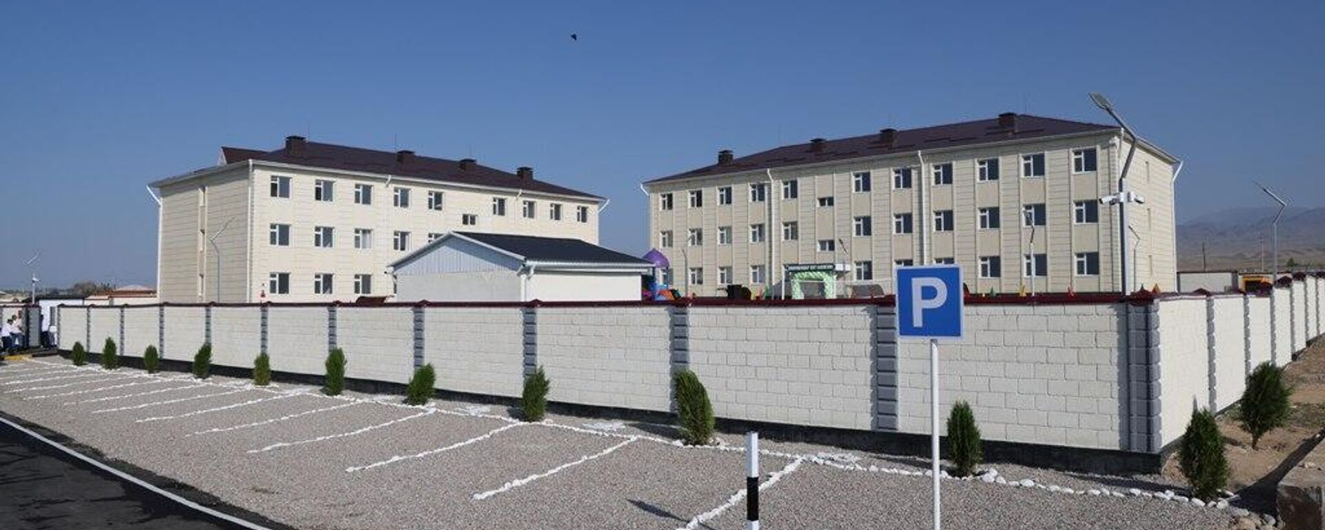 Тамчы айылында чек арачыларга кызматтык батирлердин ачкычын тапшыруу аземи - Sputnik Кыргызстан, 1920, 18.07.2025