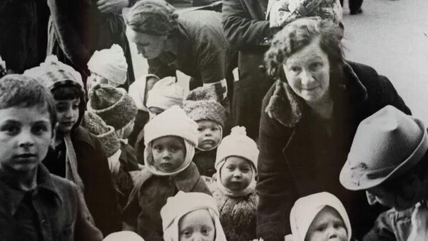 Фашисттер балдарды бомбалаганда... 84 жыл мурдагы үрөй учурган окуянын видеосу - Sputnik Кыргызстан