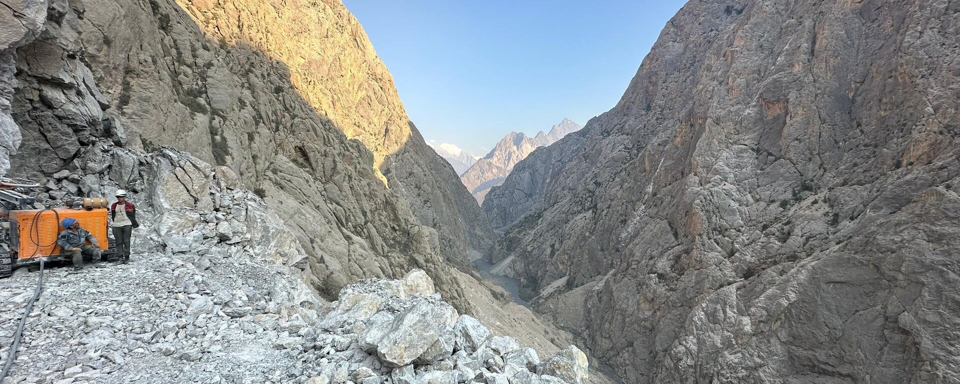 Зардалыга кеткен жолдун курулушу - Sputnik Кыргызстан, 1920, 07.12.2025